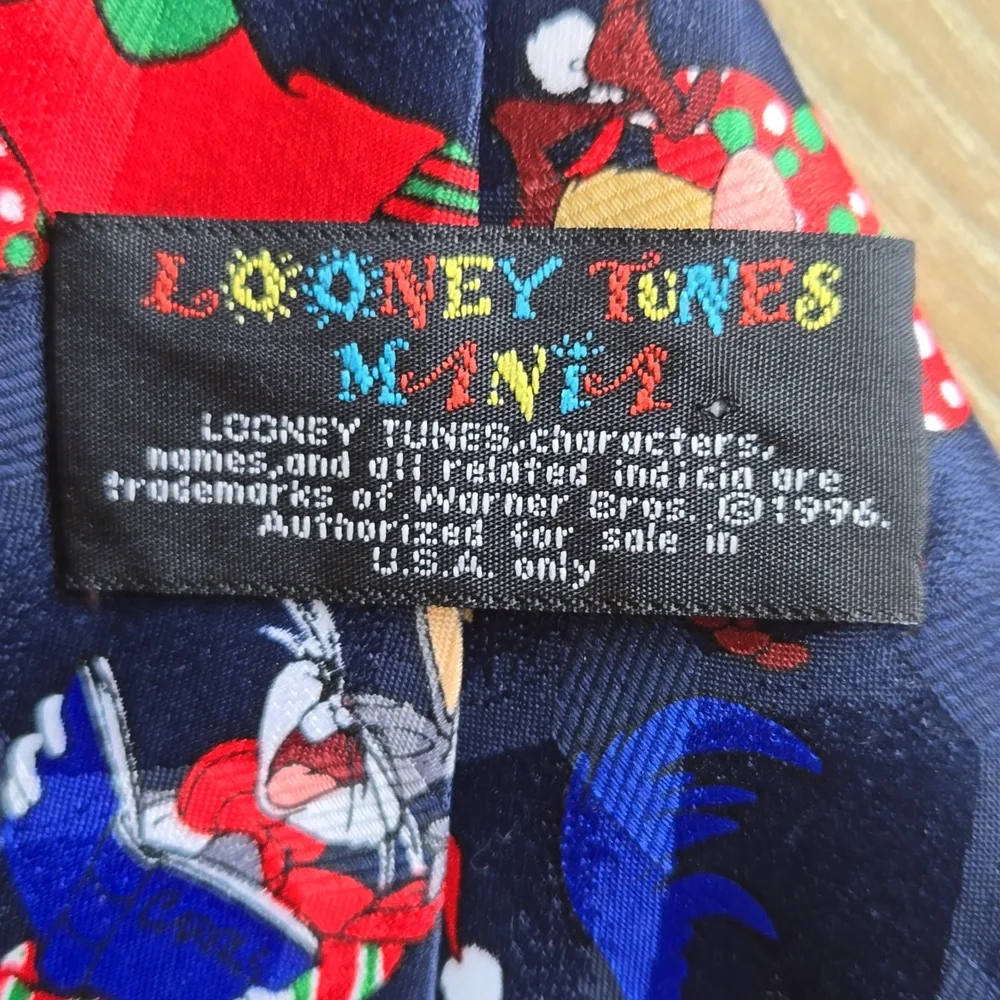 Looney Tunes Mania Necktie - Picture 4 of 6